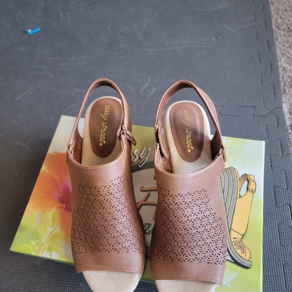 Easy Street Serena Sandals Size 8 M Tan - Picture 1 of 6